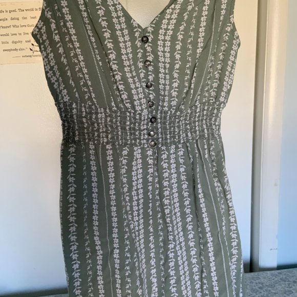 CUTE Sage Green Jumper - Picture 2 of 5